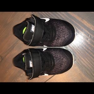 Nike tennis shoes (toddler)